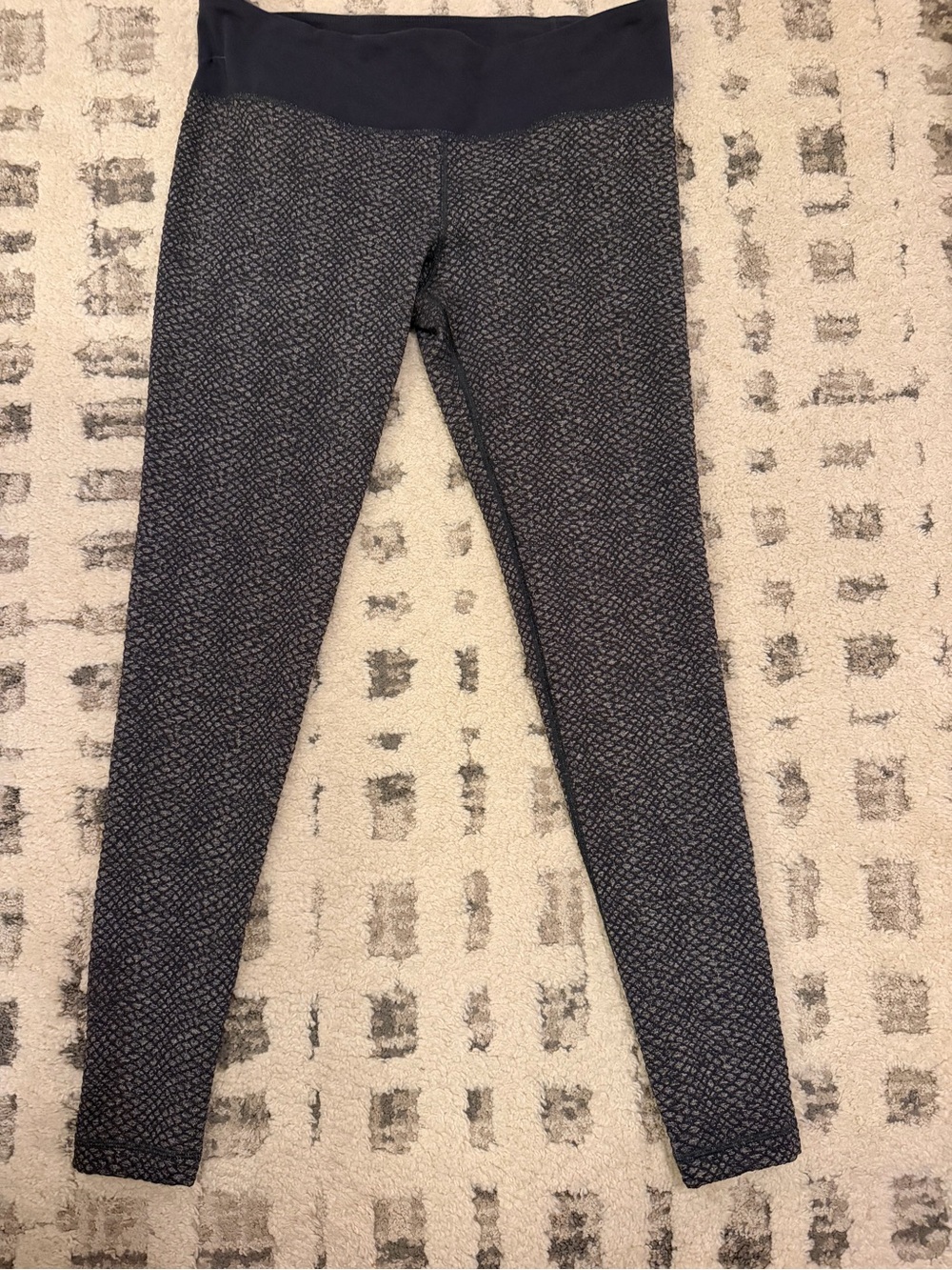 Under Armour Studio Luxe HeatGear Leggings Grey Snakeskin  Sz L
